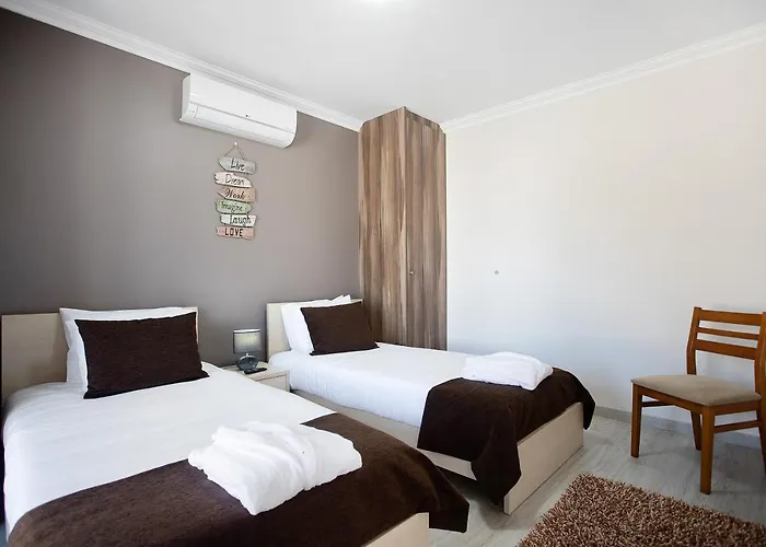 Flor Rosa Piscina E Jacuzzi Villa Salir de Matos