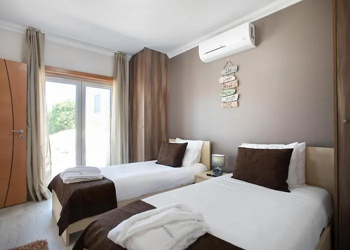 Flor Rosa Piscina E Jacuzzi Salir de Matos